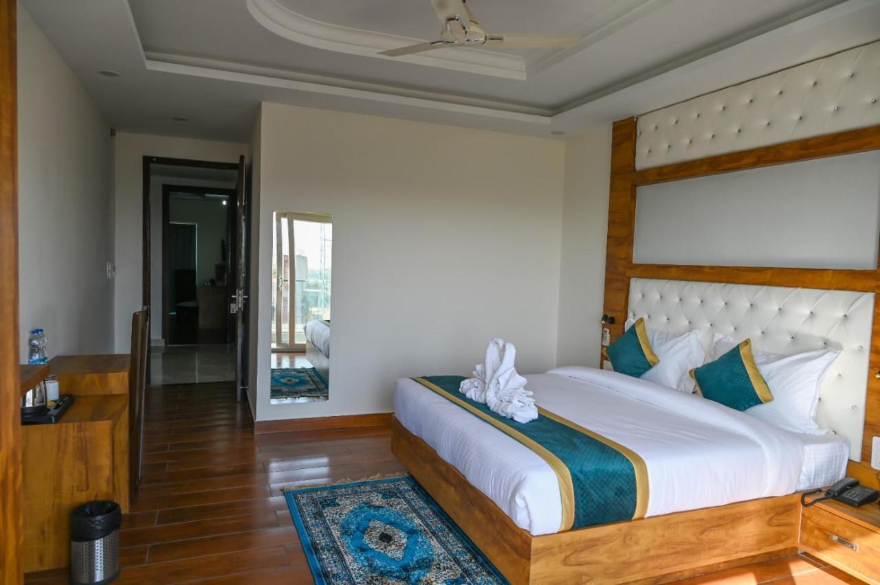 Hotel 7 Heaven Dehradun Luaran gambar