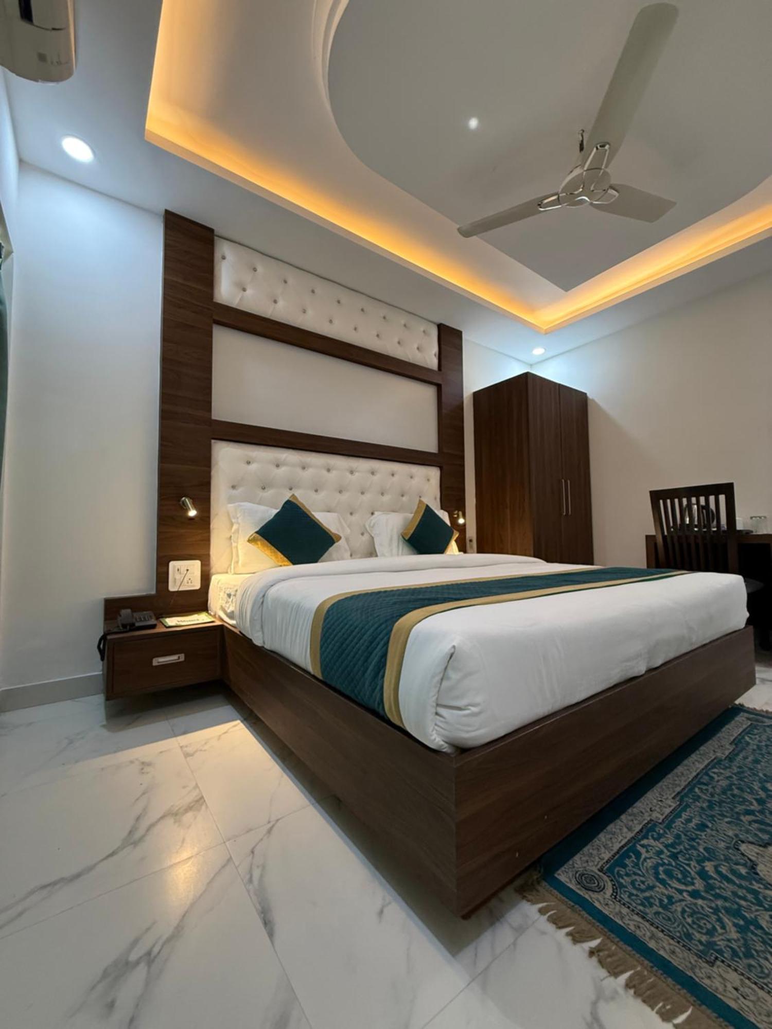 Hotel 7 Heaven Dehradun Luaran gambar