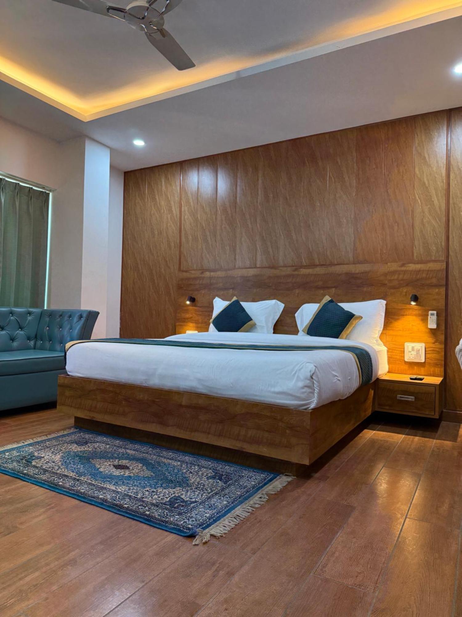 Hotel 7 Heaven Dehradun Luaran gambar