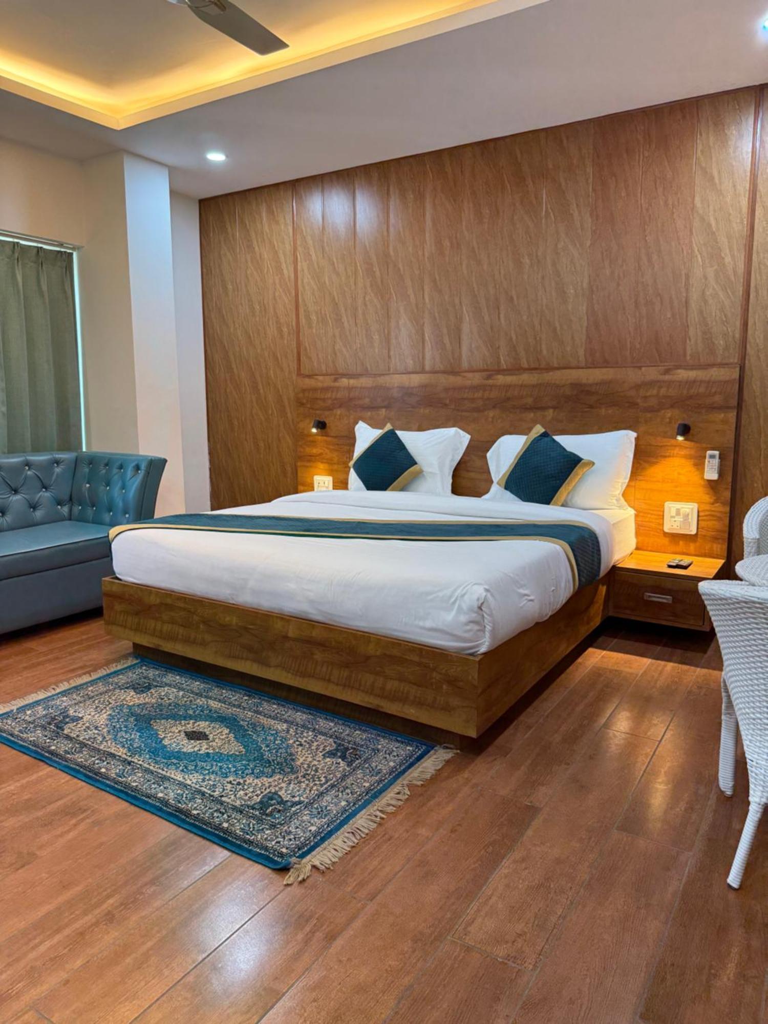 Hotel 7 Heaven Dehradun Luaran gambar