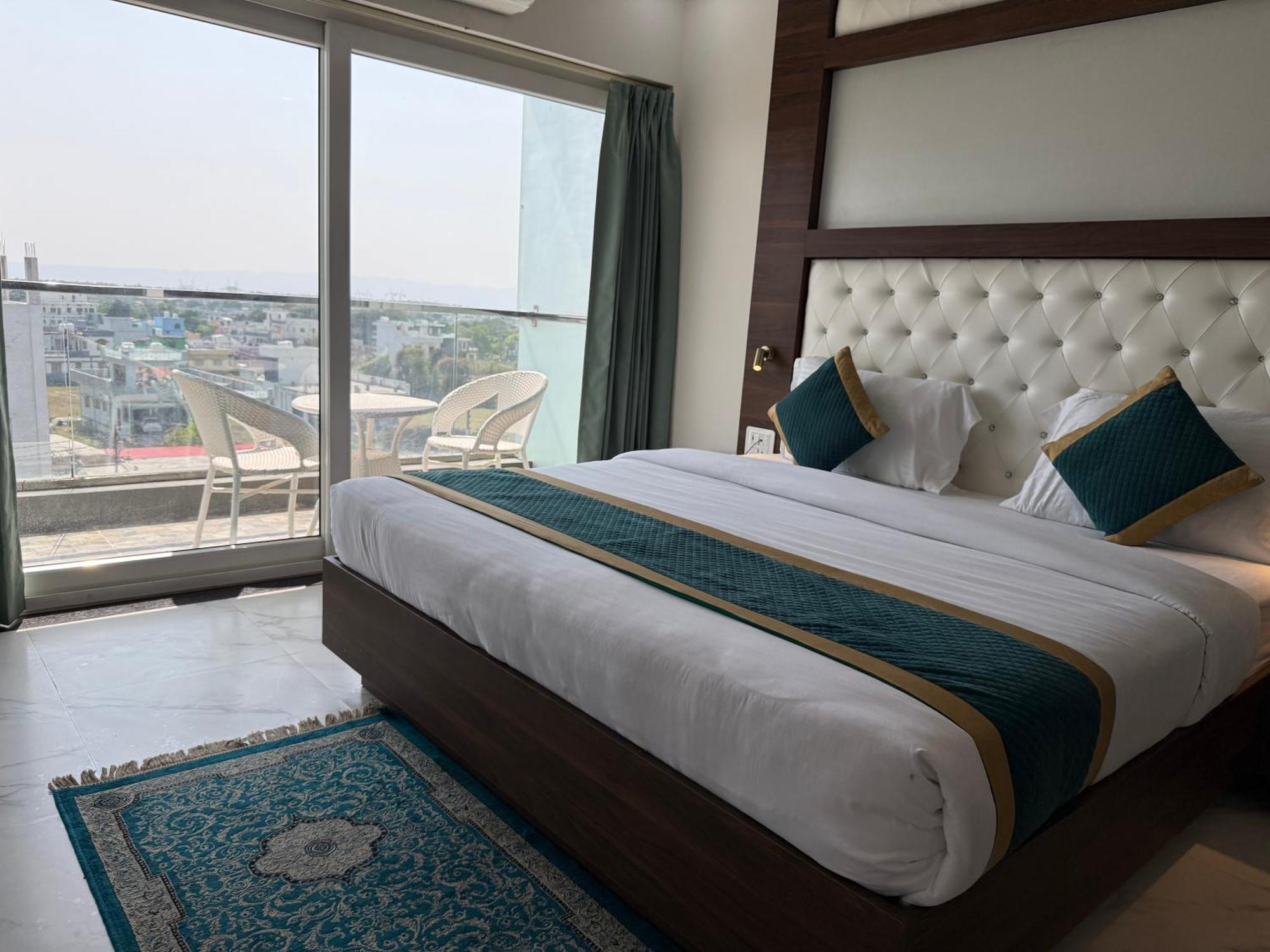 Hotel 7 Heaven Dehradun Luaran gambar