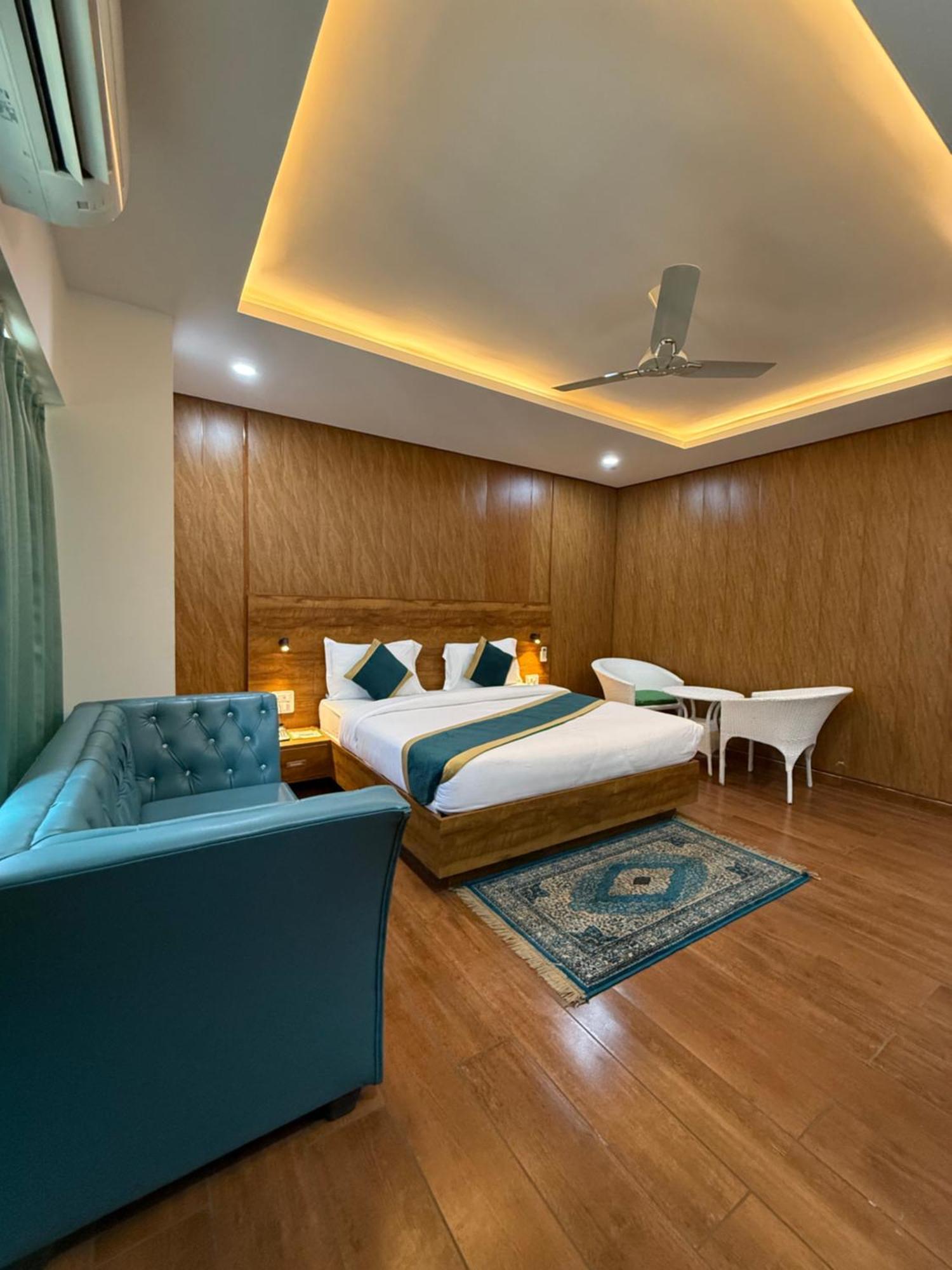 Hotel 7 Heaven Dehradun Luaran gambar