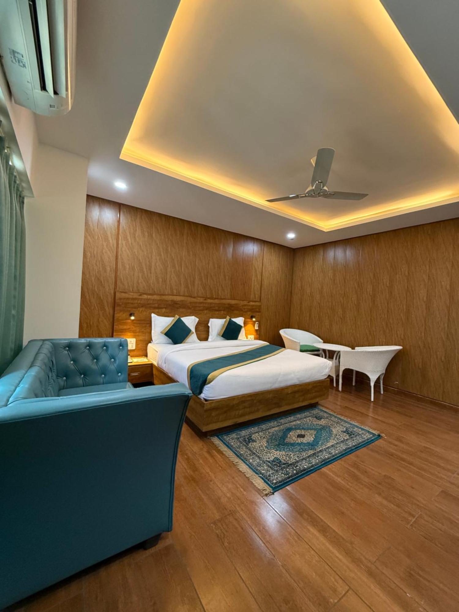 Hotel 7 Heaven Dehradun Luaran gambar