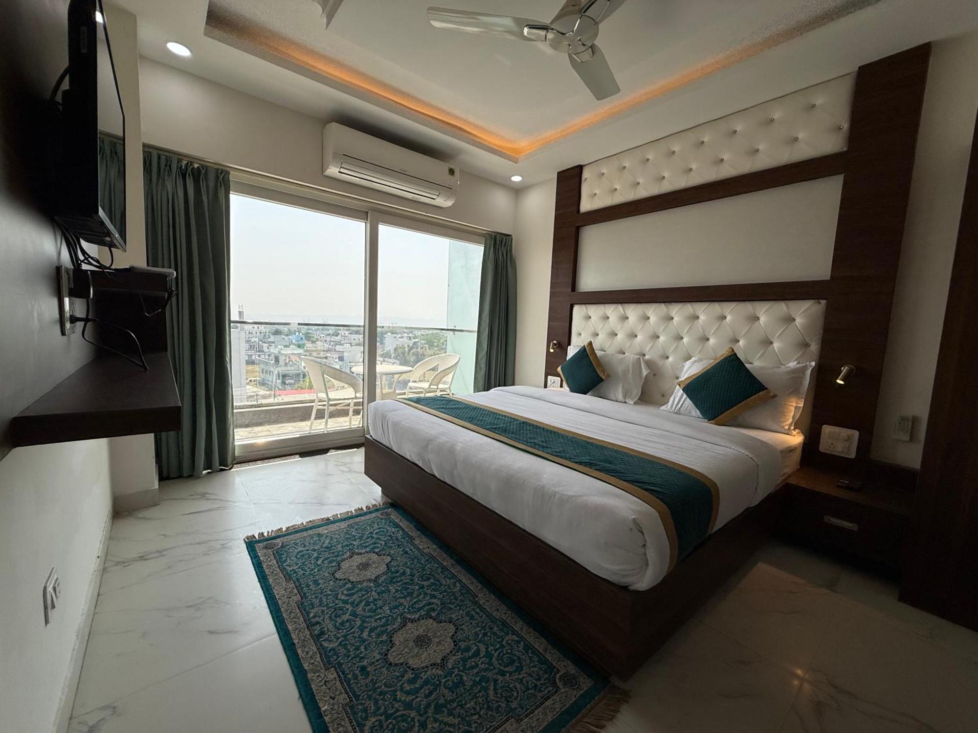 Hotel 7 Heaven Dehradun Luaran gambar